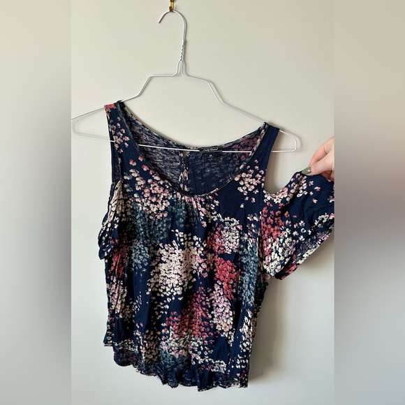 Abstract Floral Cold Shoulder Tee - Picture 4 of 5